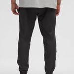 Lululemon NWT Men’s License to Train Jogger Regular Size M Color Graphite Grey Photo 2