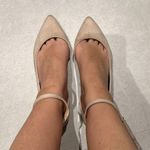 Women cream color brand new pointed ballet flat shoes with adjustable strap Size 6 Photo 4