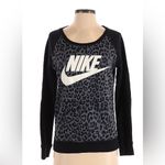 Nike Sportswear Club Fleece Leopard Crewneck Sweatshirt in a black /grey XS Photo 3