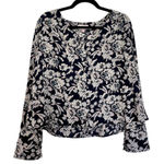 Bongo  NWT floral bell sleeve blouse size large Photo 0