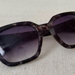 Oscar de la Renta  Tortoise Square Sunglasses Black Brown Photo 0