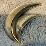 Trifari Crown‎  Double Leaf Pin Brooch Brushed Gold 1950s-1960s Photo 0