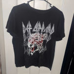 Def Leppard Women’s medium Def Leopard T Shirt size medium  Photo 0