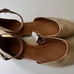 Old Navy Women's Pointy Toe Low Heel Ankle Strap Flats Desert Floor Sz 8 Photo 0