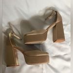 Jewel Badgley Mischka Women Gold Platform Shoes with jeweled buckle Sz. 8 EUC Photo 2