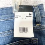 Lee NWT  Relaxed-Fit Mid Rise Denim Capri Jeans Size 16 Photo 5