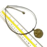 Jones New York gold tone circle wire pendant necklace Photo 5