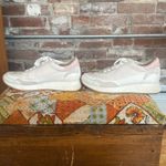 Universal Threads Women's Courtney Sneakers with Memory Foam Insole - Universal Thread Size 6.5 Photo 2