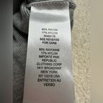 Tahari Gray Short Sleeve Knit Tee With Mock Neck Photo 7