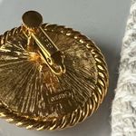 Vintage Napier Royalton Large Purple Crystal and gold tone Screw back Earrings Photo 3