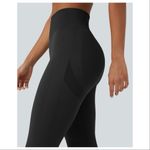 Halara NWT  OneForm Seamless Flow High Waisted Booty Scrunch Yoga Leggings Black Photo 8