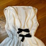 COMMENSE White Textured V Neck Sleeveless Peplum Top Black Bow Accent Size XS Photo 3