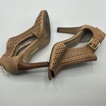 Louise et Cie Olivia Sz 5.5 Perforated Open Toe Heels Tan Sandals Photo 7