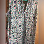 Colorful Sleeveless V Photo 2