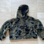 Forever 21  green faux fur camo‎ crop hooded sweater small Photo 0