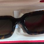 Carolina Herrera  Her 0131/S Photo 5