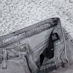 Calvin Klein READ Bermuda City Jean Shorts Gray Wash Stretch Women’s Size 4 Photo 9