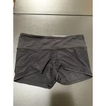 Lululemon  6 Boogie Shorts Black Flowabunga Floral Reversible Shorts 2" Photo 7