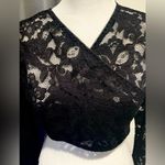 NWT TLGAVQUEEN Women’s Black Floral Lace Long Sleeve Top Mesh VNeck Top / Shirt Size M Photo 3