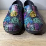 Crocs  Neria Pro II Clog Women Size 9 Paisley Floral Slip Resistant Work Shoe Photo 4