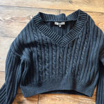 Elegant Black V Photo 0