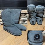 BEARPAW Size 9  fuzzy boots Photo 1