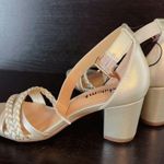 White Mountain  medium heels wedge beige sandals slippers soft comfortable 5.5M Photo 3