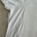 Spyder  Active Women’s White Short Sleeve Ribbed Active Tee Shirt Medium EUC Photo 2