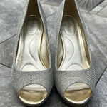 Bandolino EUC, worn for homecoming only, 3 1/2 “ heel Photo 0