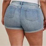 Torrid 5 INCH VINTAGE STRETCH MID-RISE SHORT SIZE 26 Photo 1