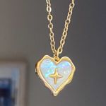 Handmade gold tone stainless steel heart sparkle white shell necklace🐚⭐️🌀 Photo 1