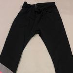 Gap  fit black with design leggings Photo 1