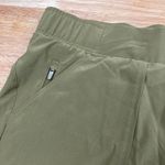 All In Motion Women's Stretch Light Olive Green Woven Shorts - XXL - NWT Photo 2