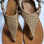 Arizona Jeans Arizona Seymour laser cut thong sandals size 10 Photo 2