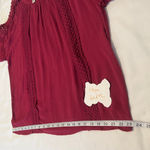 Bass size small burgundy lace trim cold shoulder bell sleeve flowy blouse EUC Photo 7