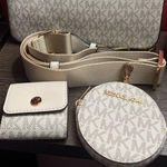 Michael Kors Jet Set Logo Crossbody Bag with Case for Apple AirPods Pro White and Gold Photo 0