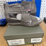 Antelope  D21 Tavi Wedge Sandals New Size 7 Light Grey Suede EU Sz 38 Photo 5