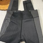 Women’s Offline by Aerie 7/8 leggings Black and Gray Size Large‎ Photo 2