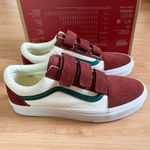 Vans  Old Skool V Burgundy Women 9.0
US Mens 7.5 US Photo 5