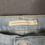 Levis Womens 32 Classic Bermuda Shorts Light Blue Denim Blue Jeans Stretch Photo 3