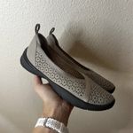 Jbu Emma Womens Size 7M Light Taupe Perforated Slip On Comfort Flats NEW Photo 2