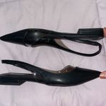 Abound  Black Flat Photo 1