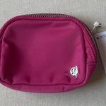 Lululemon Everywhere Belt Bag Nano - Raspberry coulis Photo 0