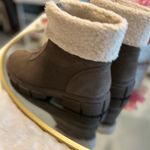 Blondo Plaka Waterproof Suede Fleece Ankle Cuff Front Zip Bootie 7.5M Photo 4