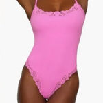 SKIMS  Fits Everybody Lace Cami Bodysuit |‎ Neon Orchid- NWT Photo 0