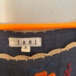 THML  Boutique blue  flutter blouse with embroidered flowers, size M‎ Photo 1