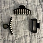 Black And White Claw Clips Multiple Photo 1