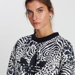Adidas Originals Graphic Logo Sweater - AirRobe Photo 5