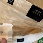 Gap 3 1/2 inch high rise button up white shorts size 8 Photo 2