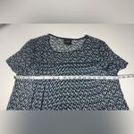 W5  Women's Blue and White Geometric Blouse 🤍💙 Photo 3